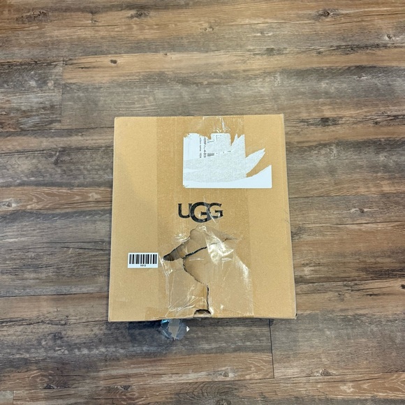 Ugg Ultra Mini Platform size 10 NIB - Picture 3 of 6